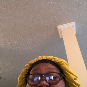 Meet your Posher, Amia